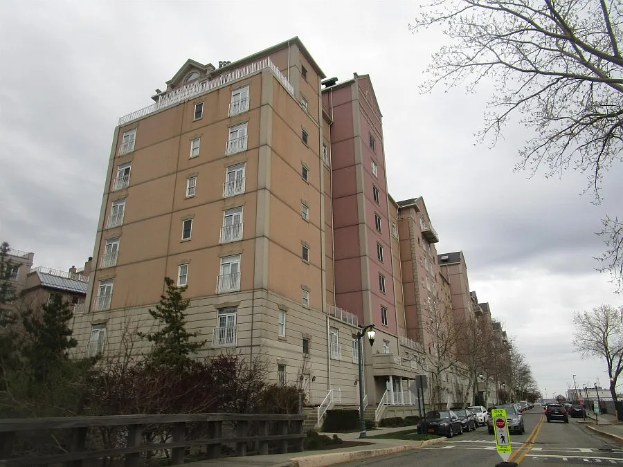 203 Shearwater Ct W APT 24 photo 1
