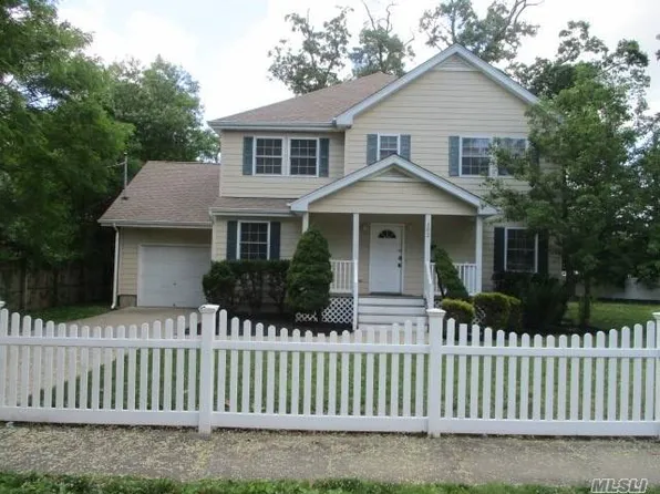 102 Clocks Blvd, Massapequa, NY 11758