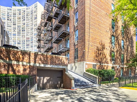 3rd image of 3900 N Pine Grove Ave APT 808