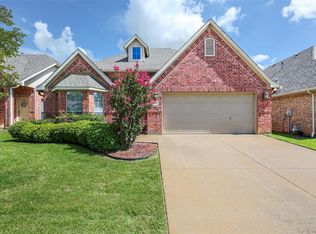 207 Edinborough Dr, Euless, TX 76039