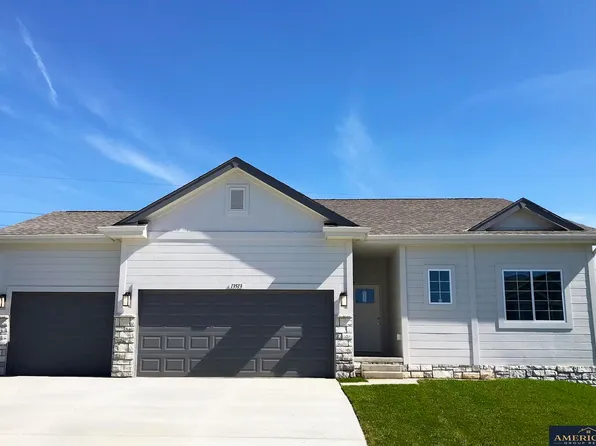 11208 Grebe St, Omaha, NE 68142