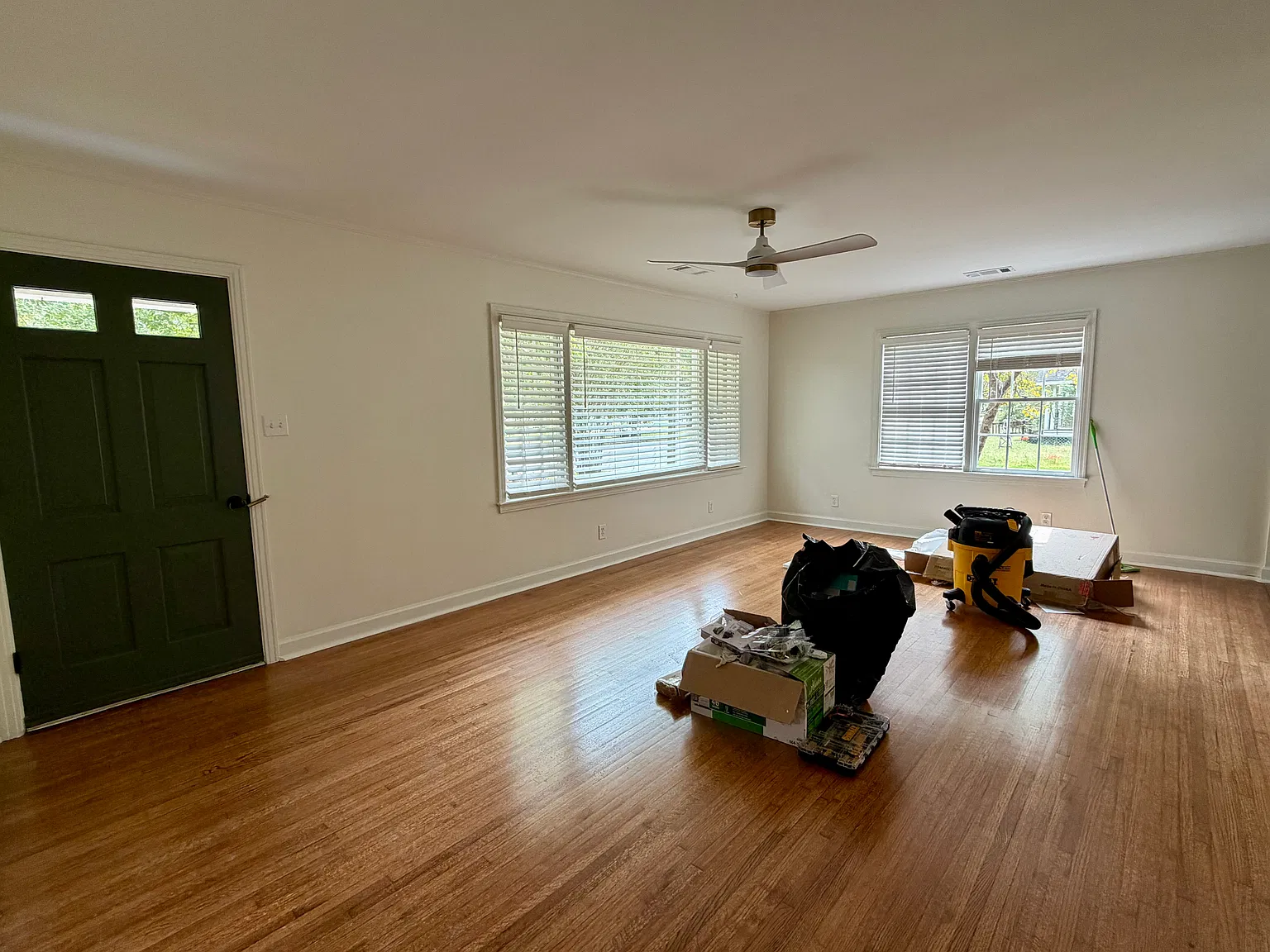 3 bed, 1.5 bath, 900 sqft, $1,550 — Photo 3