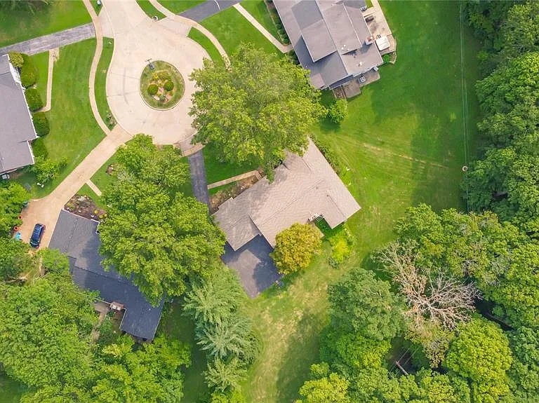 395 Statesman Ct — Photo 37