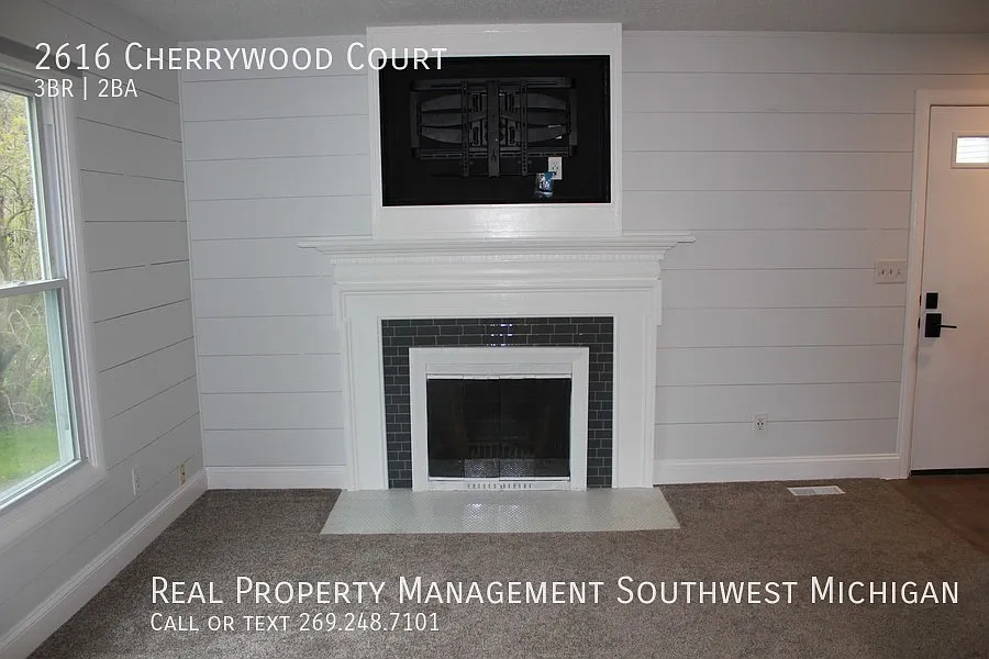 Large townhome in Woodgate subdivision — Photo 3
