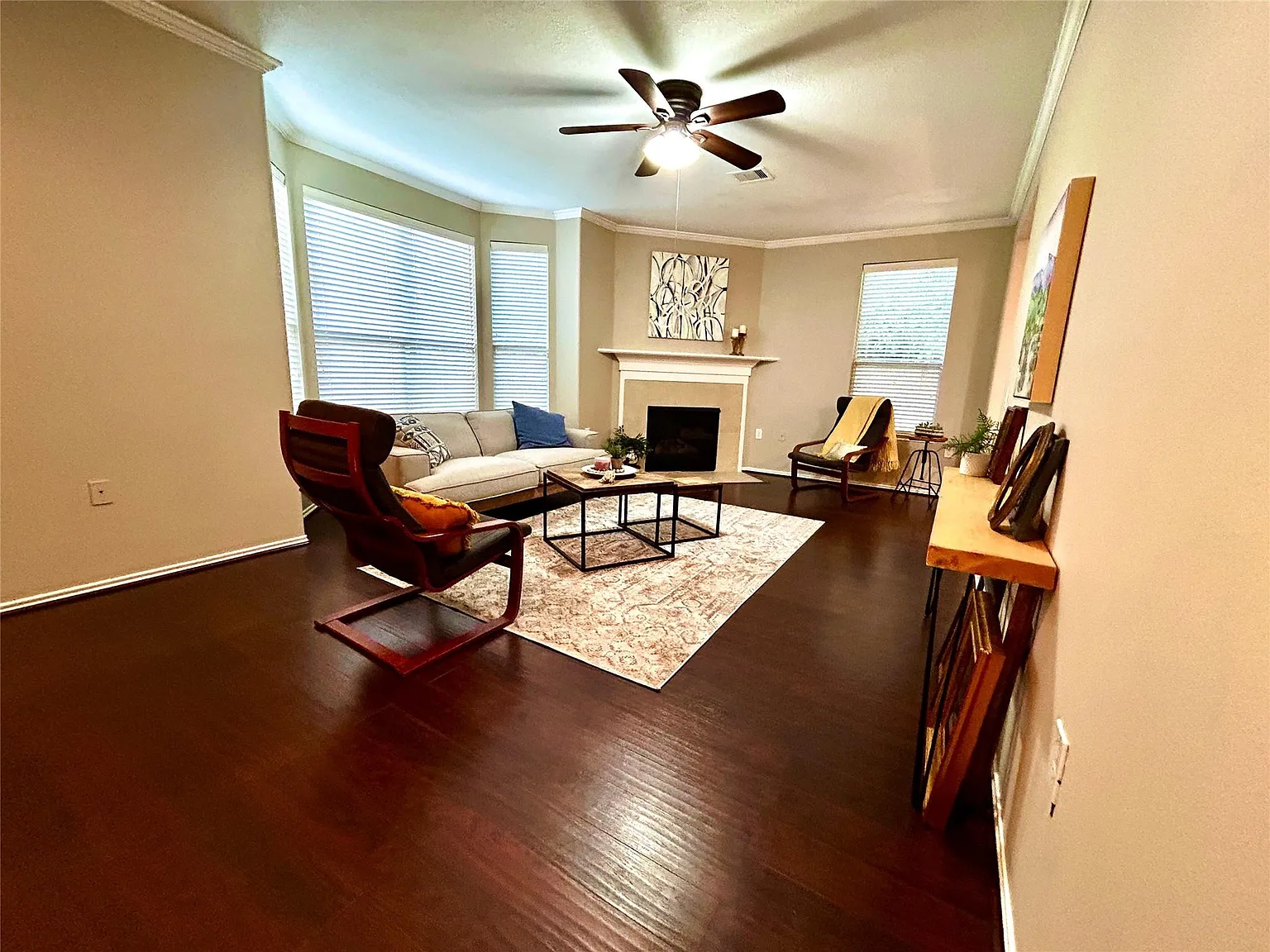 2 bed, 1.0 bath, 1219 sqft, $2,000 — Photo 4