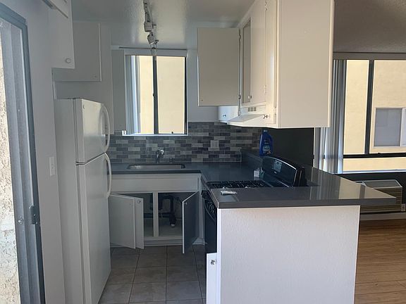 3rd image of 1512 Amherst Ave #206