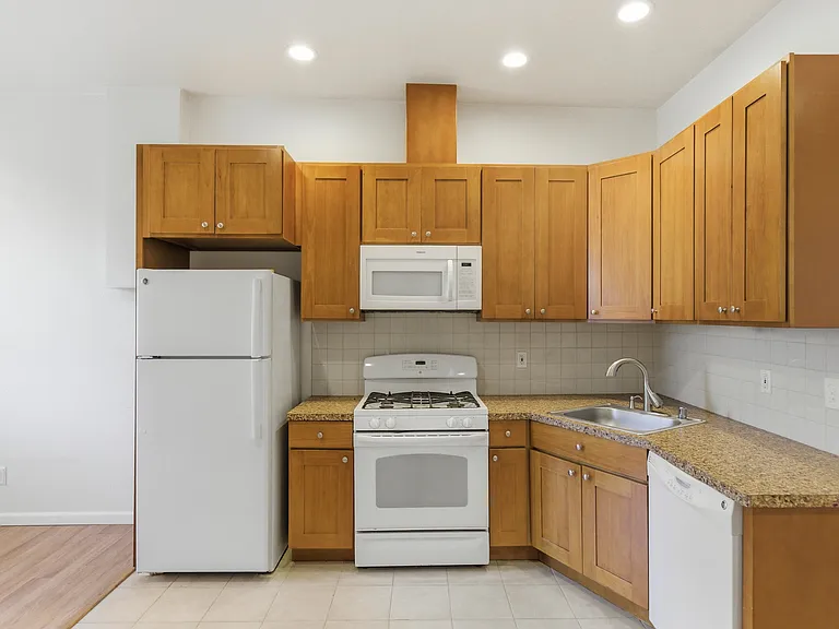 4303 SW Myrtle St — Photo 5