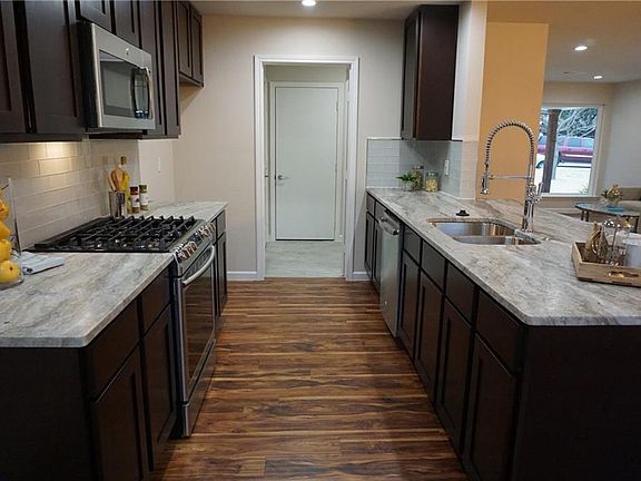 4th image of 107 Brookwood Dr
