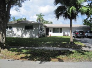 885 Petunia Dr, Plantation, FL 33317