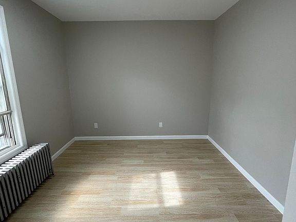3rd image of 487 Van Cortlandt Park Ave #2