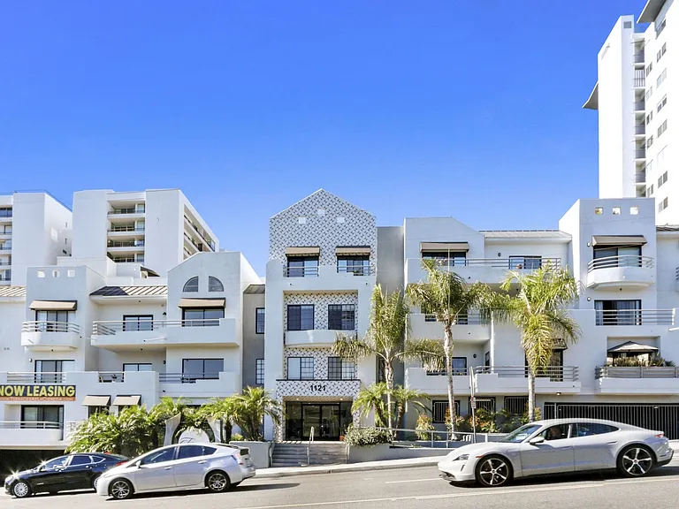 Terraces at La Cienega — Photo 22