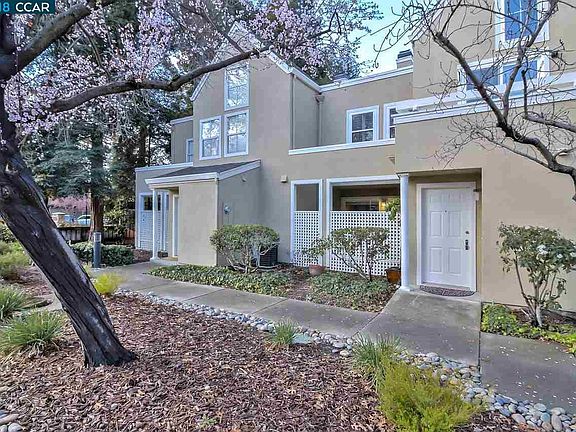 Last corner unit with additional yard