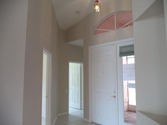 2nd image of 323 NW Shoreview Dr