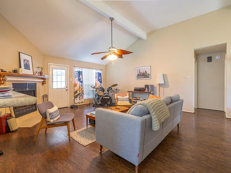 421 Indianmeadow Dr — Photo 6
