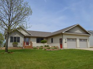 609 11th St SE, Orange City, IA 51041