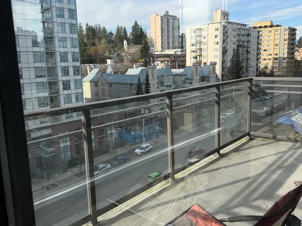 39 6th St, New Westminster, BC V3L 0B3