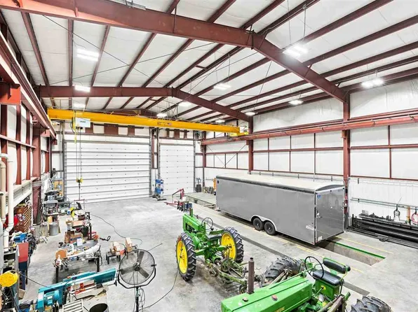 2960 160th St, Riverside, IA 52327