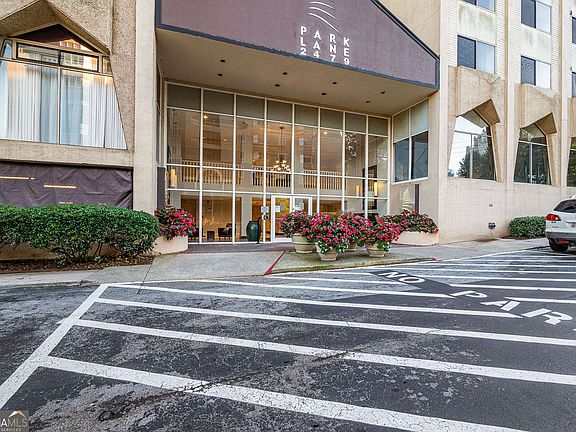 5th image of 2479 Peachtree Rd NE APT 1716