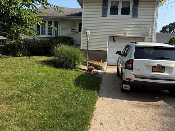 172 N Walnut Street, Massapequa, NY 11758