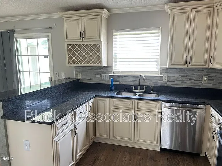 5013 Marathon Ln — Photo 32