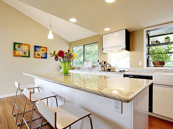 Kitchen w granite counters