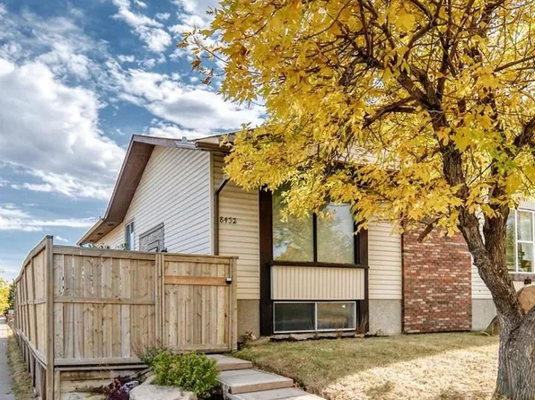 8432 Berkley Rd NW, Calgary, AB T3K 1B4