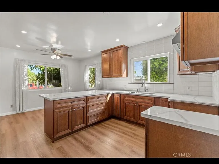 719 Camulos St — Photo 4