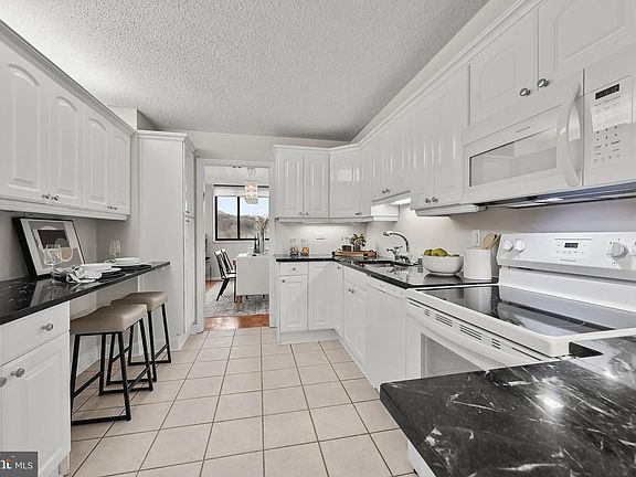 4th image of 111 Hamlet Hill Rd Unit 808