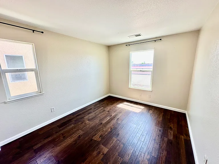 866 Papaya St — Photo 17