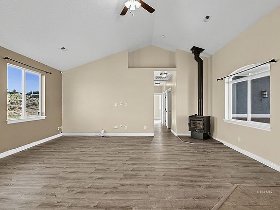 4th image of 455 Blue Jay Dr