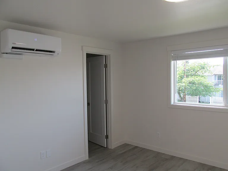 421-425 W Fairhaven Ave — Photo 12