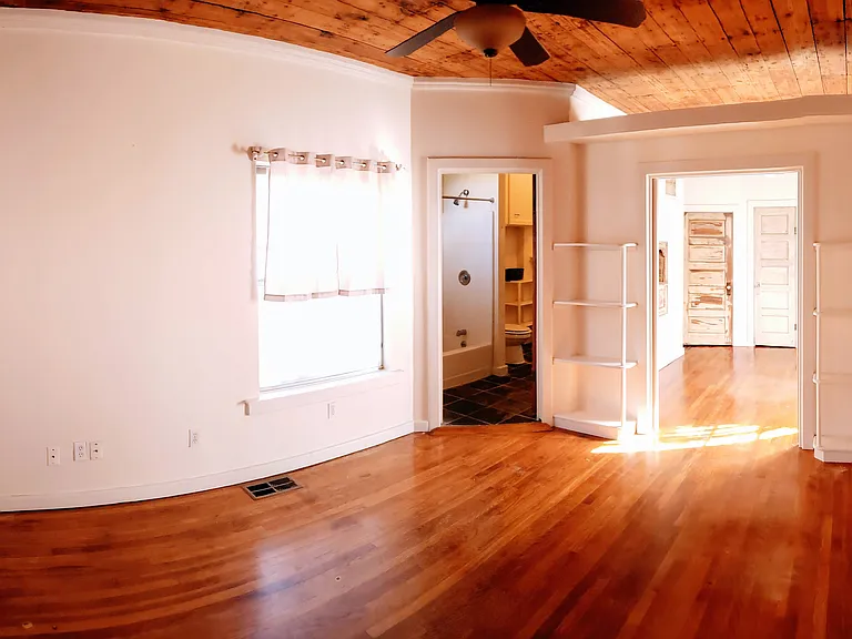 4405 Avenue H — Photo 7