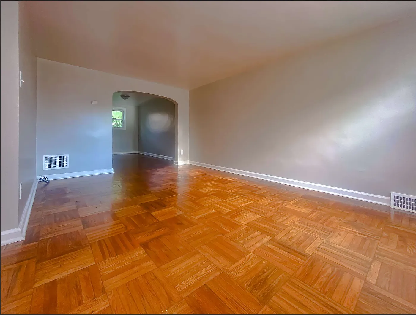 3 bed, 1125 sqft, $1,896 — Photo 2