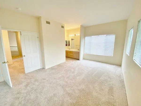 2432 De La Vina St #A — Photo 13