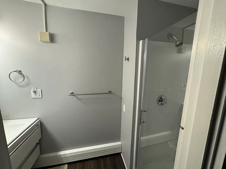 Full bathroom 2