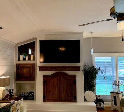 4th image of 1105 S Paisano Dr