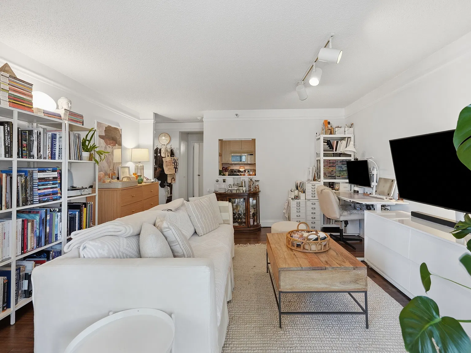 1 bed, 765 sqft, $2,250 — Photo 2