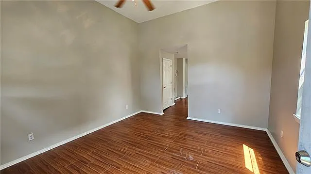 2 bed, 1.0 bath, 704 sqft, $1,400 — Photo 2