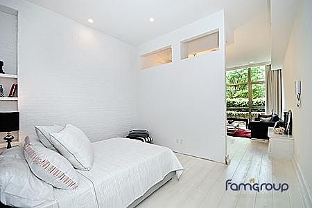 5th image of 425 E 52nd St