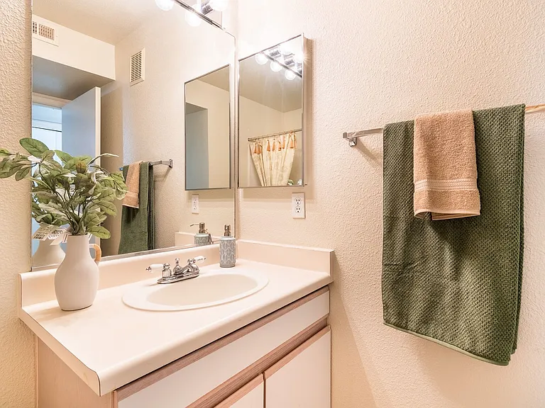 Enclave Apartments — Photo 18