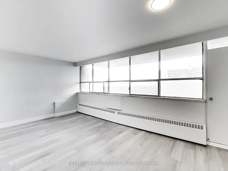 65 Thorncliffe Park Dr #907 — Photo 12