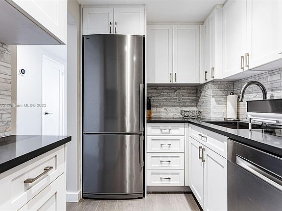 4th image of 2899 Collins Ave APT 1624