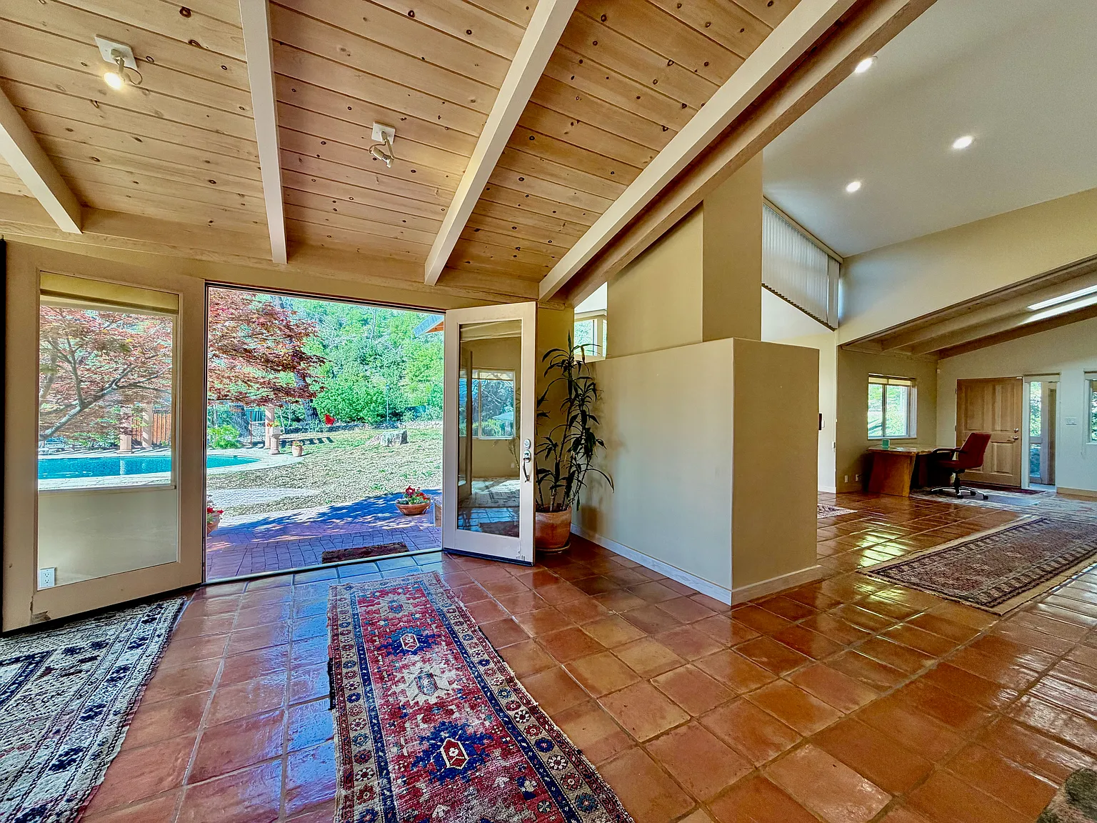 3 bed, 2500 sqft, $7,500 — Photo 4