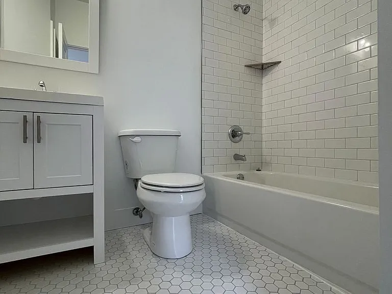 523 E Normal St — Photo 23