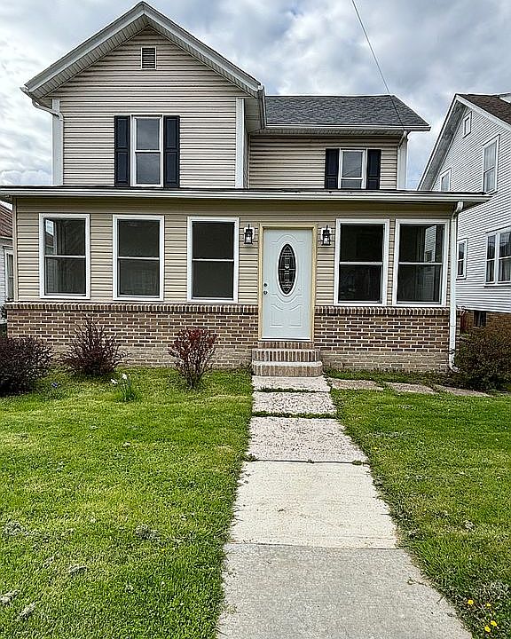 
Front of 310 Chelsea Street