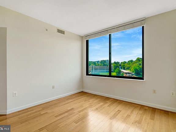 3rd image of 2451 Midtown Ave #1319