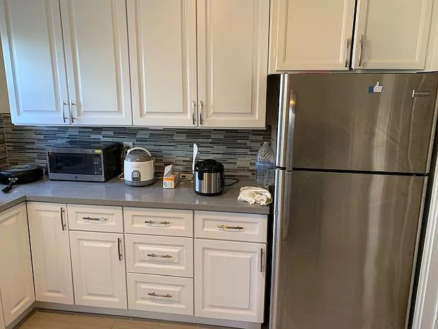 628 Midvale Ave — Photo 1