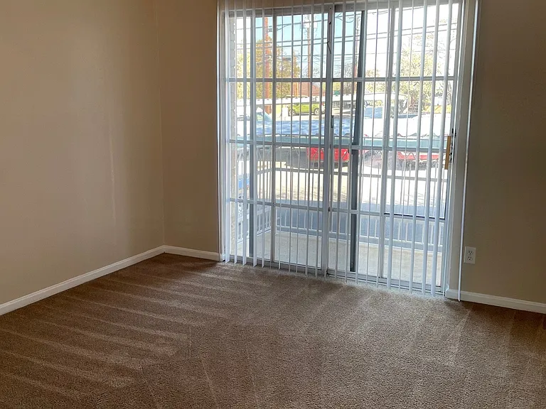 Tara Apartments — Photo 29