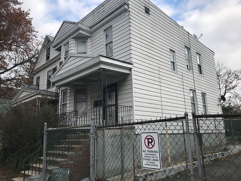 2nd image of 438 Myrtle Ave