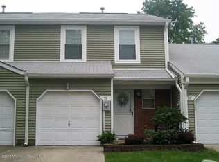 92 Oak Ln, Eatontown, NJ